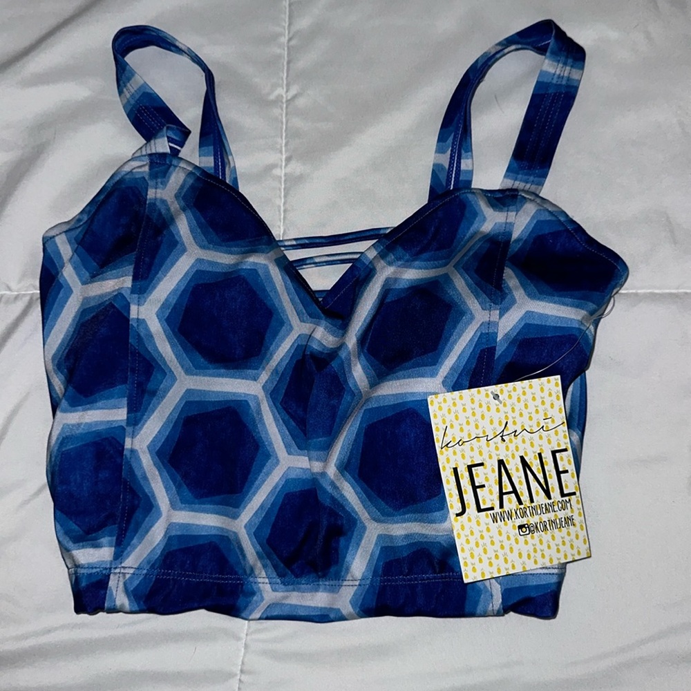 Kortni Jeane latter back